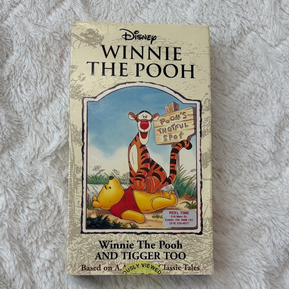 Disney Winnie the Pooh and Tigger Too VHS with Blue and Yellow Cover